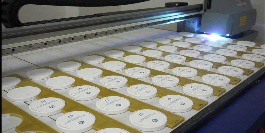 Shenzhen Yurucheng Dental Materials Co., Ltd linea di produzione del fabbricante
