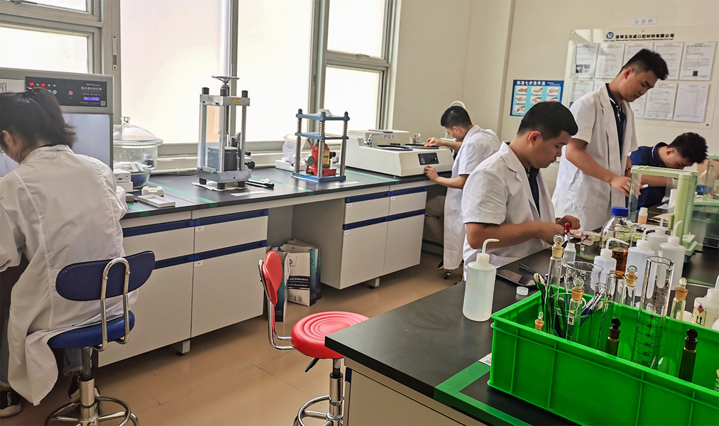 Shenzhen Yurucheng Dental Materials Co., Ltd linea di produzione del fabbricante