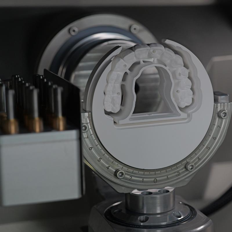 Yucera Dental Restoration CAD/CAM Five-Axis Milling Machine Digital Denture Processing Center
