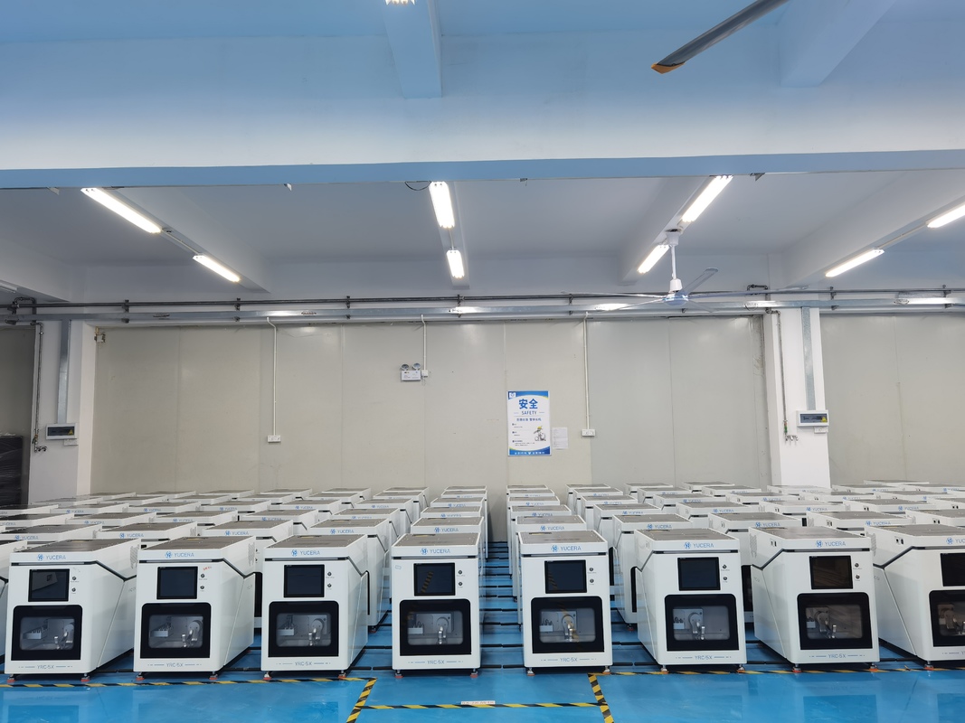 Fresatrice CNC dentale da banco Yucera CAD CAM a 5 assi per zirconia e metalli, strumenti da laboratorio, OEM Cina